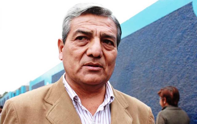 Hospitalizan a Elidio Espinoza por COVID-19