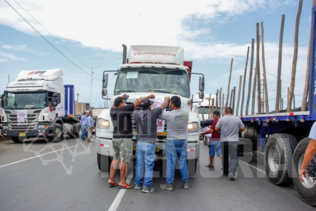 CONTINÚA EL PARO CAMIONERO INDEFINIDO