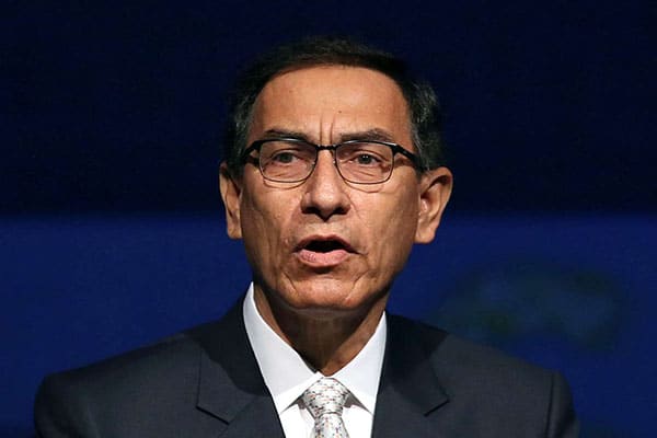 Aprueban inhabilitar a Martín Vizcarra para ocupar cargos públicos
