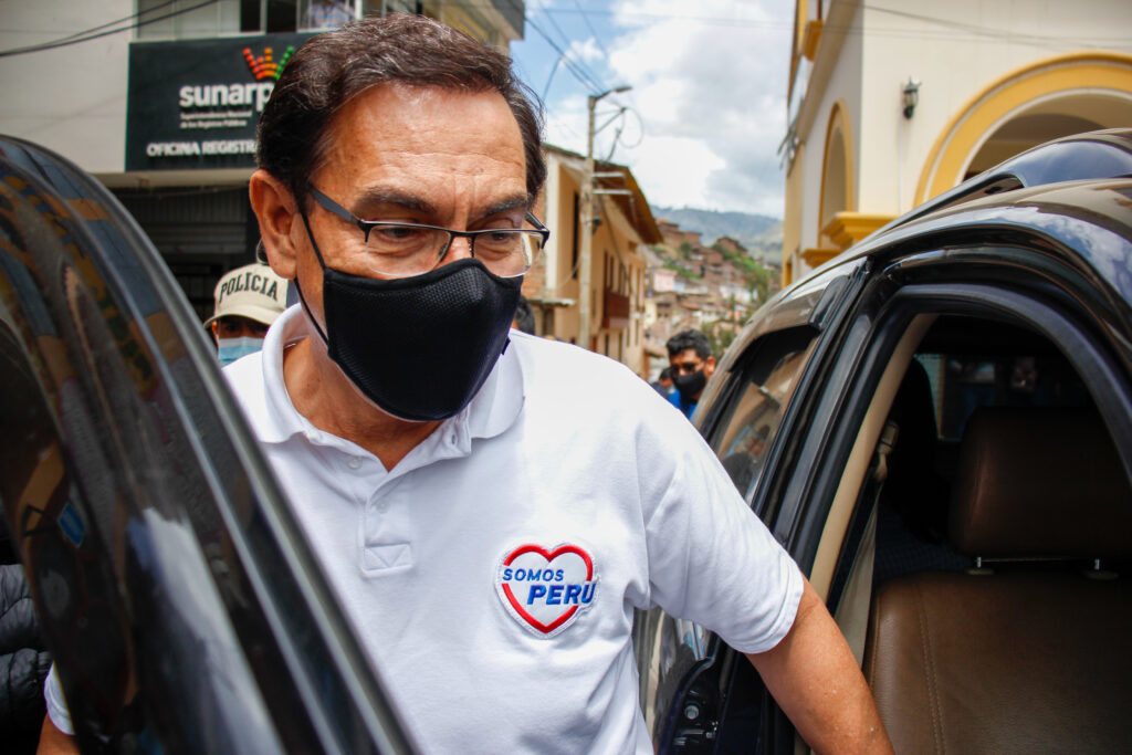 Martín Vizcarra dice que también tiene COVID-19