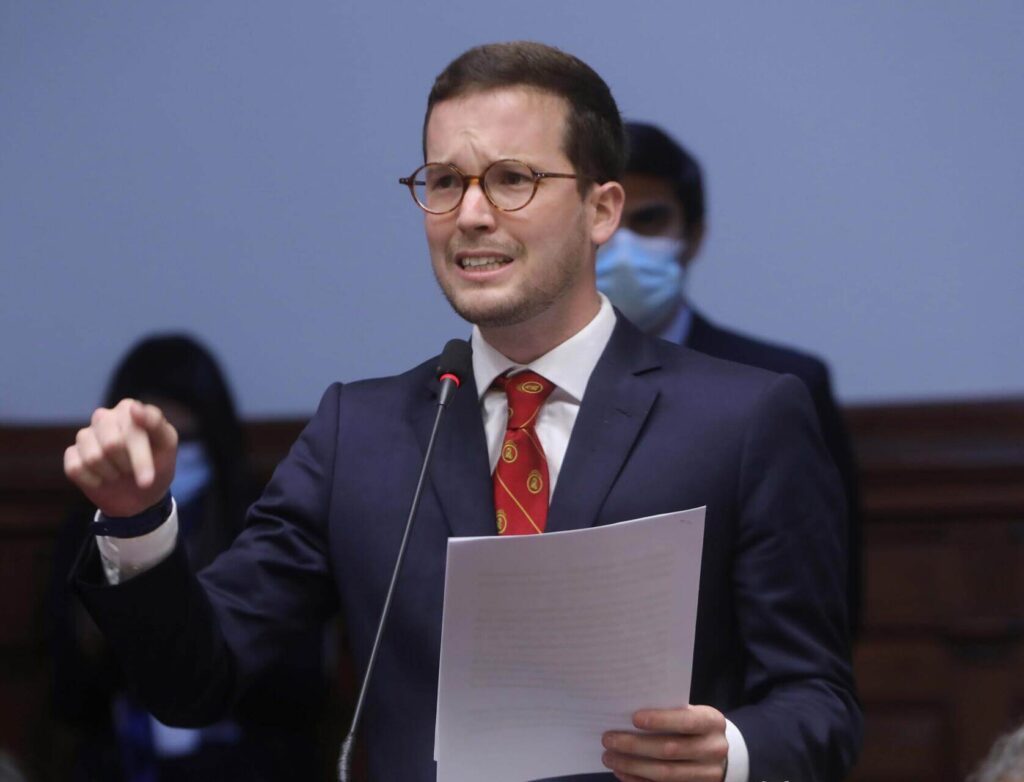 Congresista envía carta al Sporting Cristal: «No participen en Copa Evo»