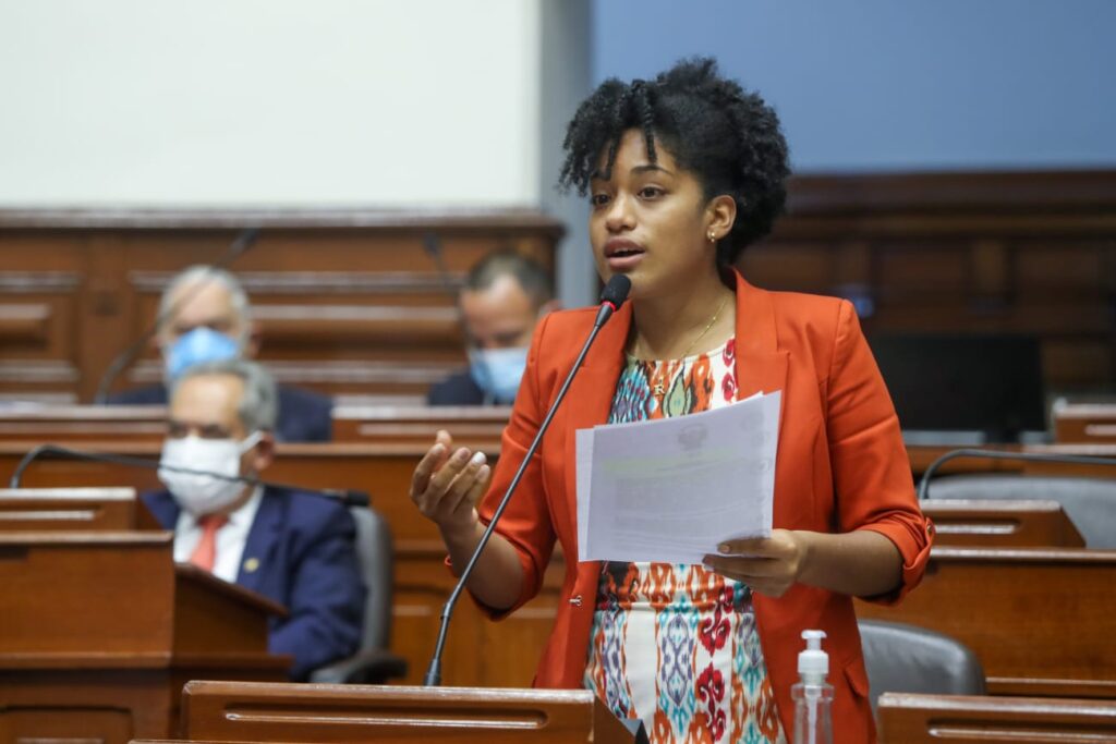 Fujimorista dice que gabinete «es un reciclado pegado con baba»
