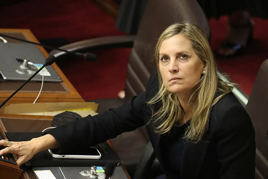Maricarmen Alva al Ejecutivo: «Funcionarios incapaces»