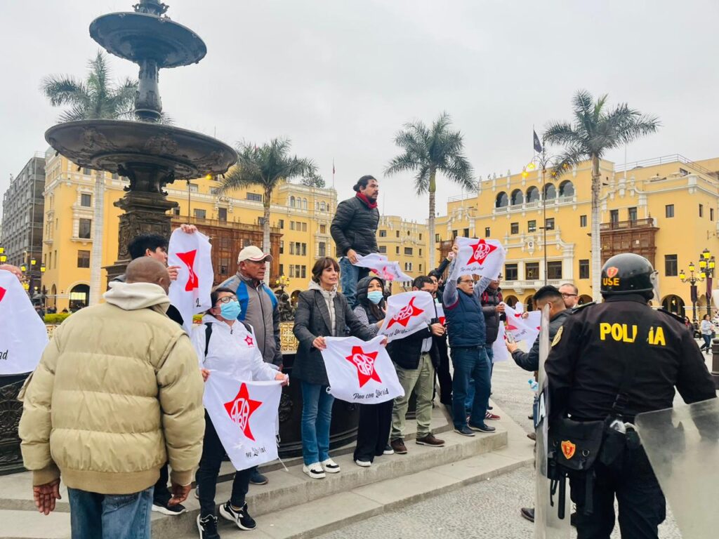Apristas dicen estar indignados y protestas frente a Palacio