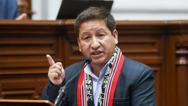Guido Bellido renuncia a bancada de Perú Libre