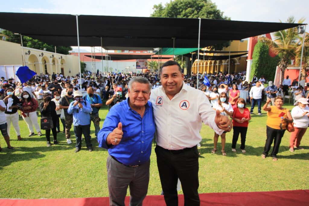 César Acuña toma distancia de José Ruiz