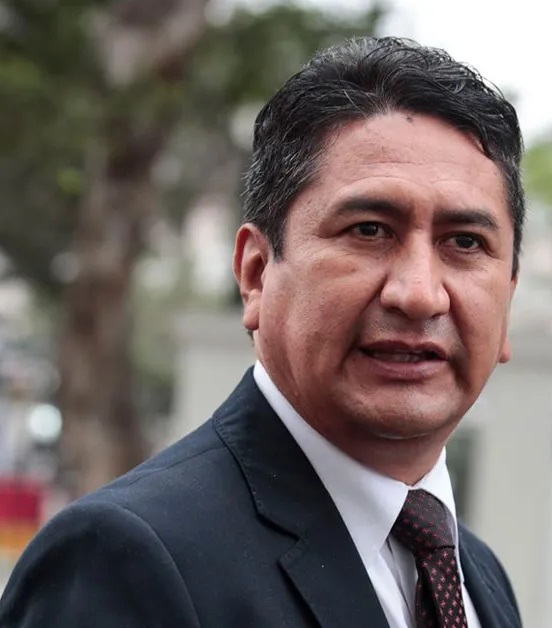 Dirigentes renuncian a Perú Libre en rechazo a comportamiento de Cerrón