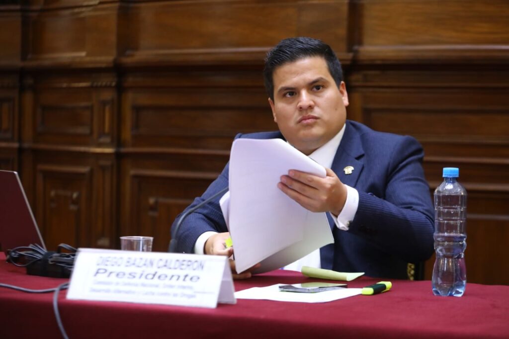 Bazán cita a Ministro del Interior: «Si no va, promoveremos su censura»