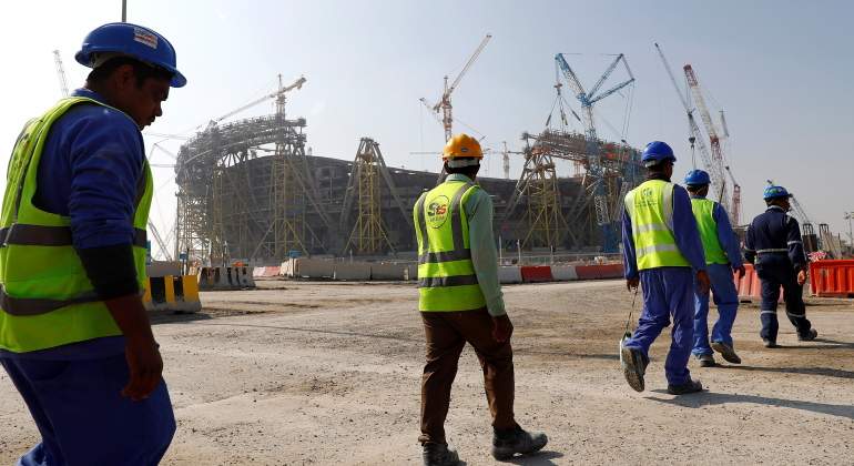 Qatar 2022 teme escándalo por muerte de obreros en estados