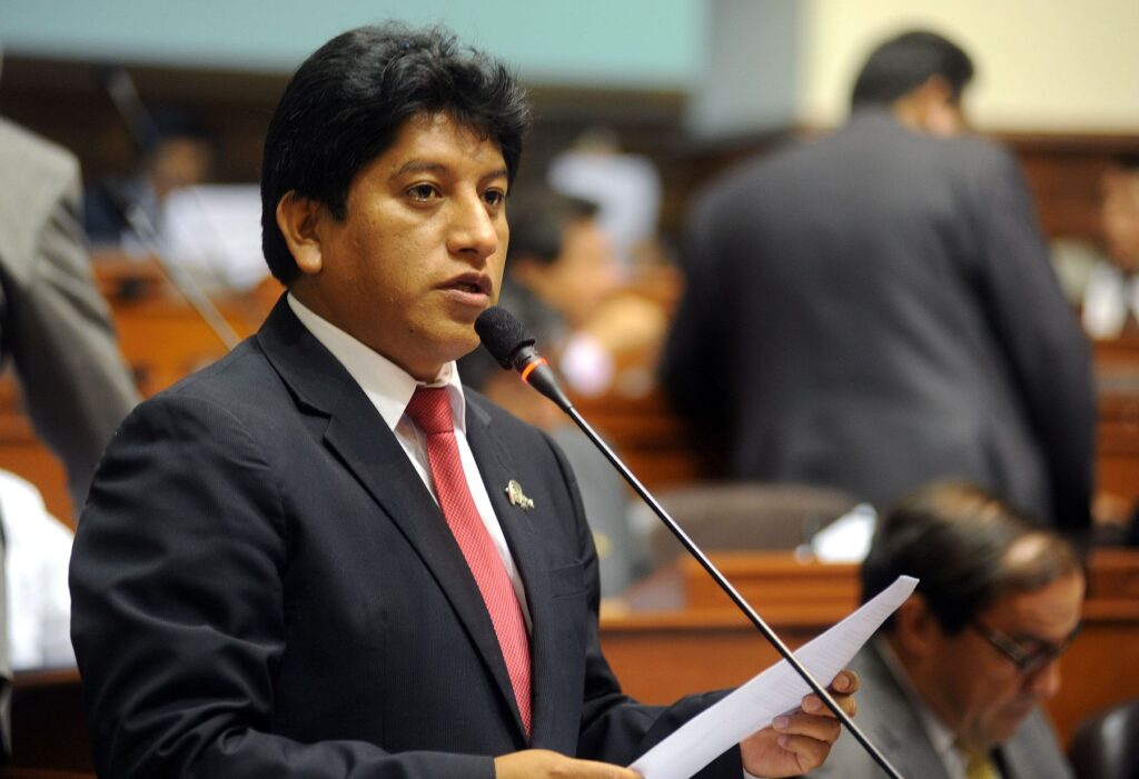Con votos del fujimorismo, el exabogado de Vladimir Cerrón es elegido defensor del Pueblo