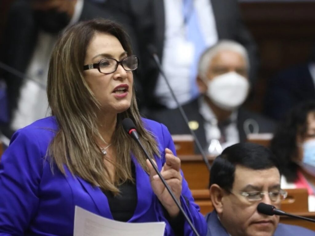 «Mochasueldo»: Extrabajador ratifica ante Comisión de Ética denuncia contra Magaly Ruíz