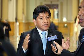 Gutiérrez sobre aumento salarial congresal: «Hace 15 años la remuneración ha ido decayendo»