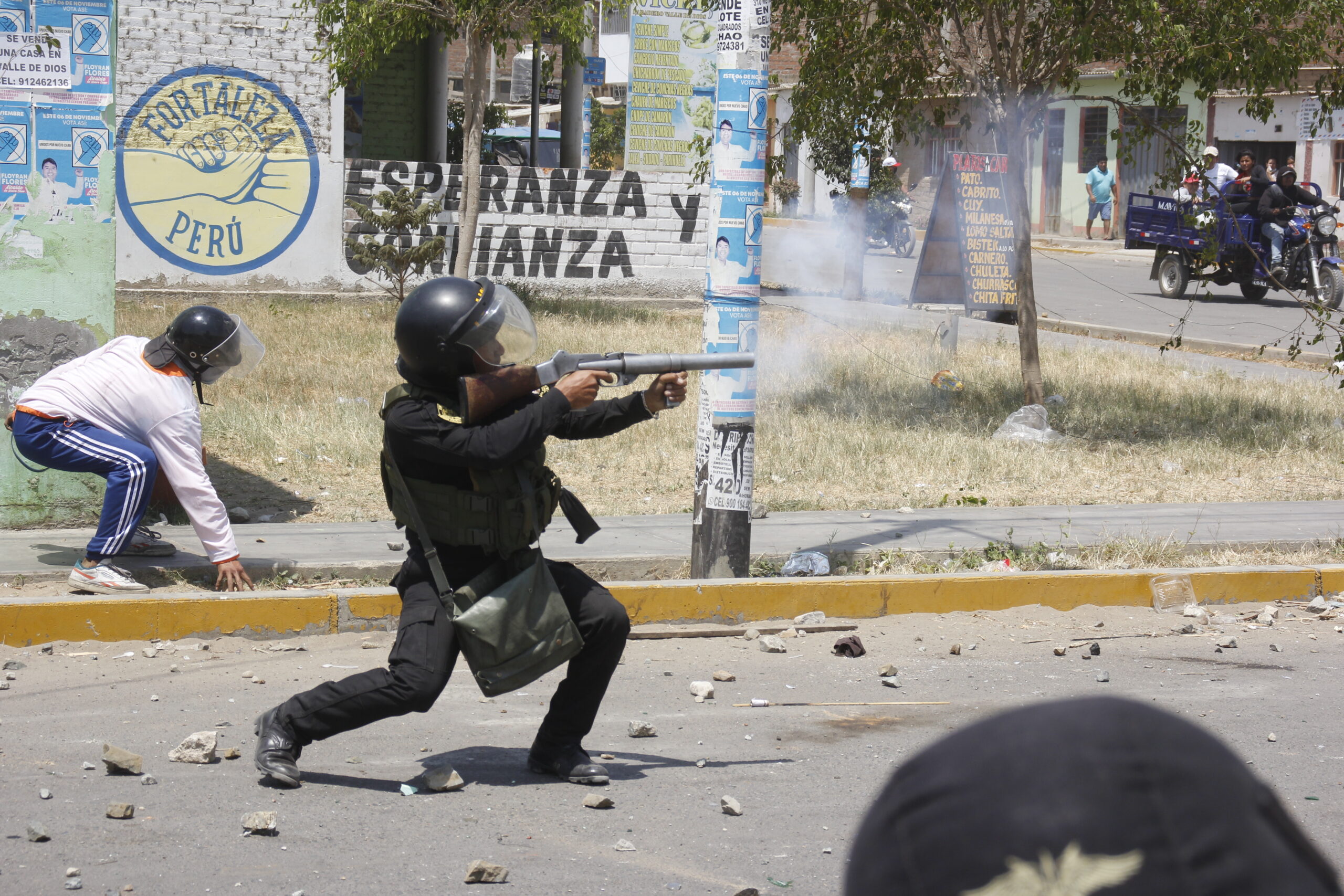 Fiscalía formaliza investigación contra 17 oficiales de la Policía por muertes en las protestas de Chao